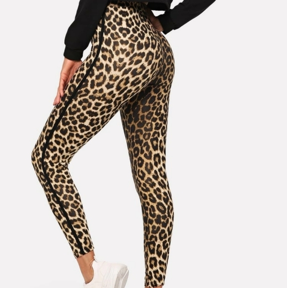 HIGH WAIST LEOPARD PRINT LEGGINGS - Picture 3 of 4